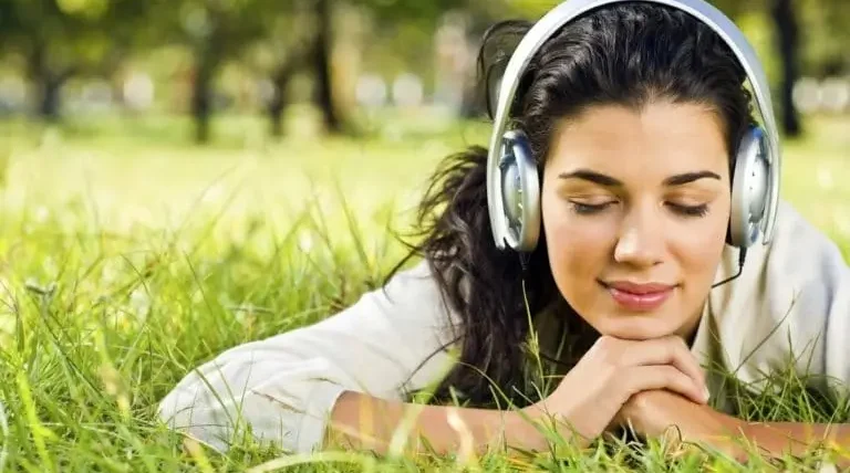 A Música e Seus Efeitos Terapêuticos: Explorando o Poder do Som - e Terapia Binaural